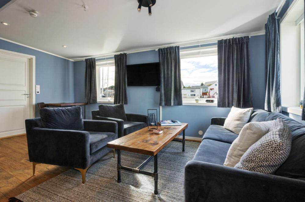 Aparthotel Tobiasbrygga à Henningsvær Extérieur photo